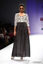 Model walk the ramp for Raj Shroff Show at Wills Lifestyle India Fashion Week 2012 day 5 on 10th Oct 2012 (172).JPG
